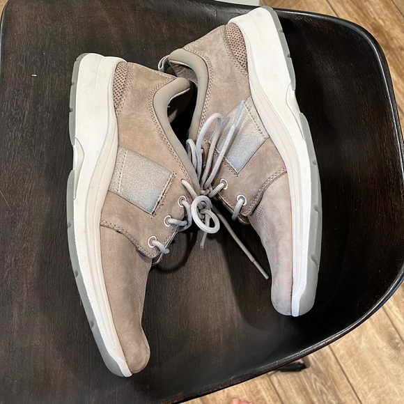 Aravon taupe lace ups - Picture 7 of 8